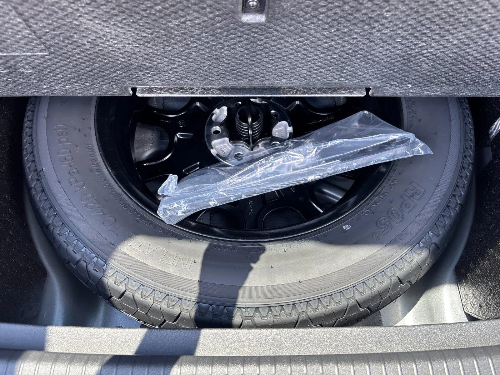 New 2026 platinum gray metallic Volkswagen SE image 36