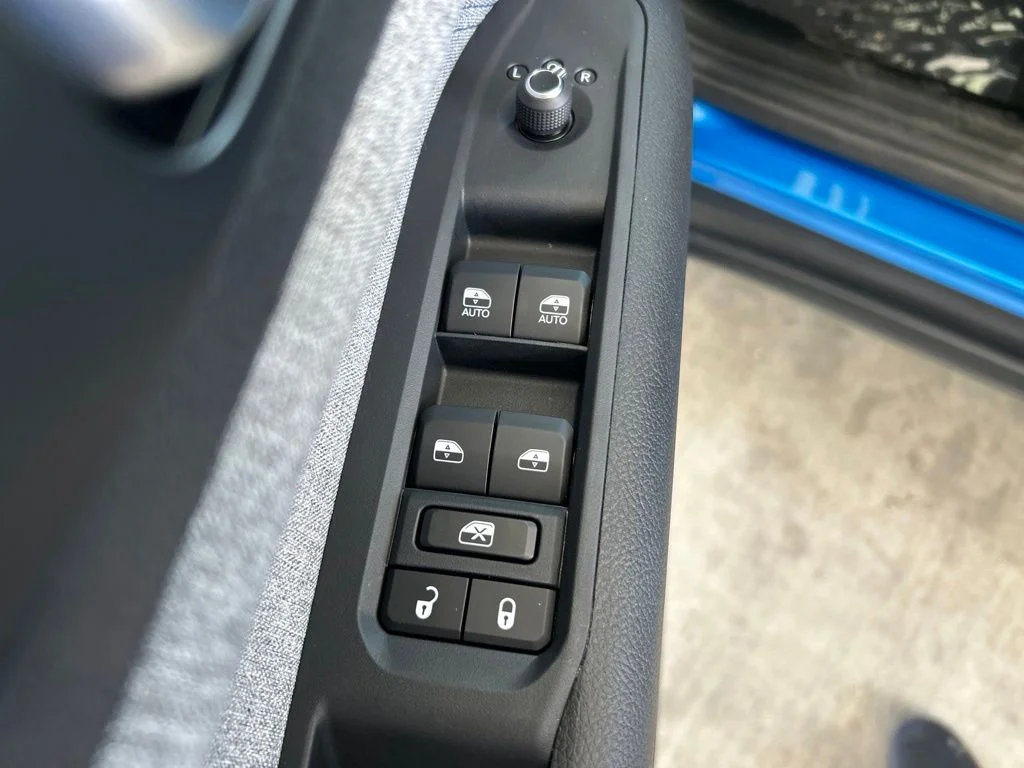 Used 2025 Blue Jeep Latitude image 37