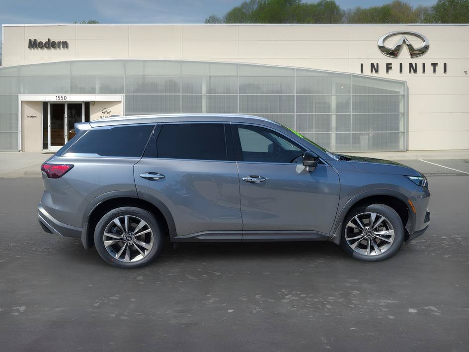 Used 2023 Graphite Shadow INFINITI LUXE image 3