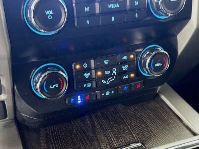 Used 2020 White Metallic Ford Lariat image 16