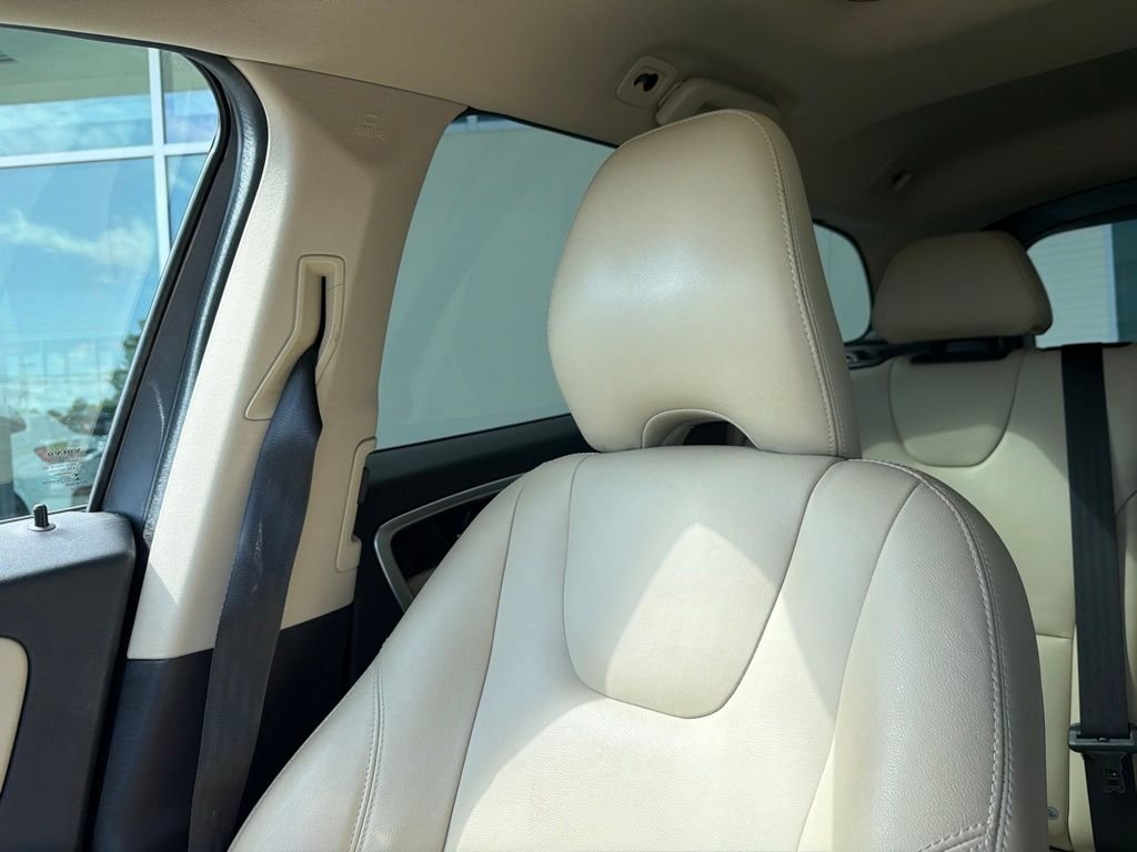 Used 2017 Gray Volvo T5 Inscription image 22