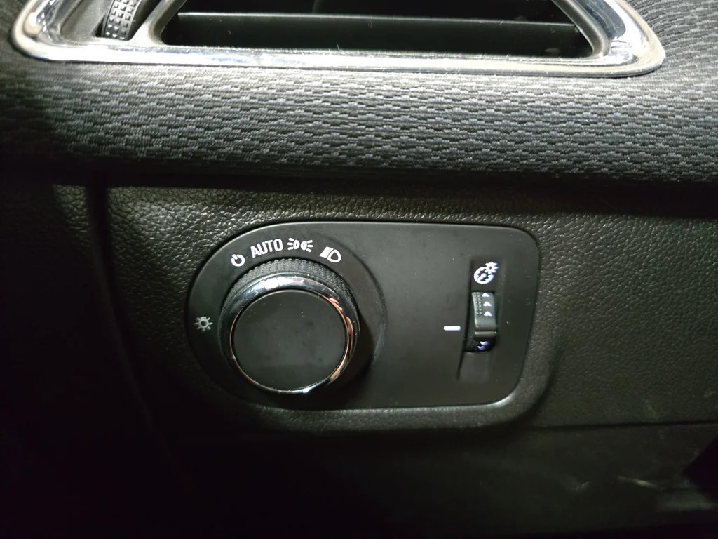 Used 2017 Silver Chevrolet LT image 21