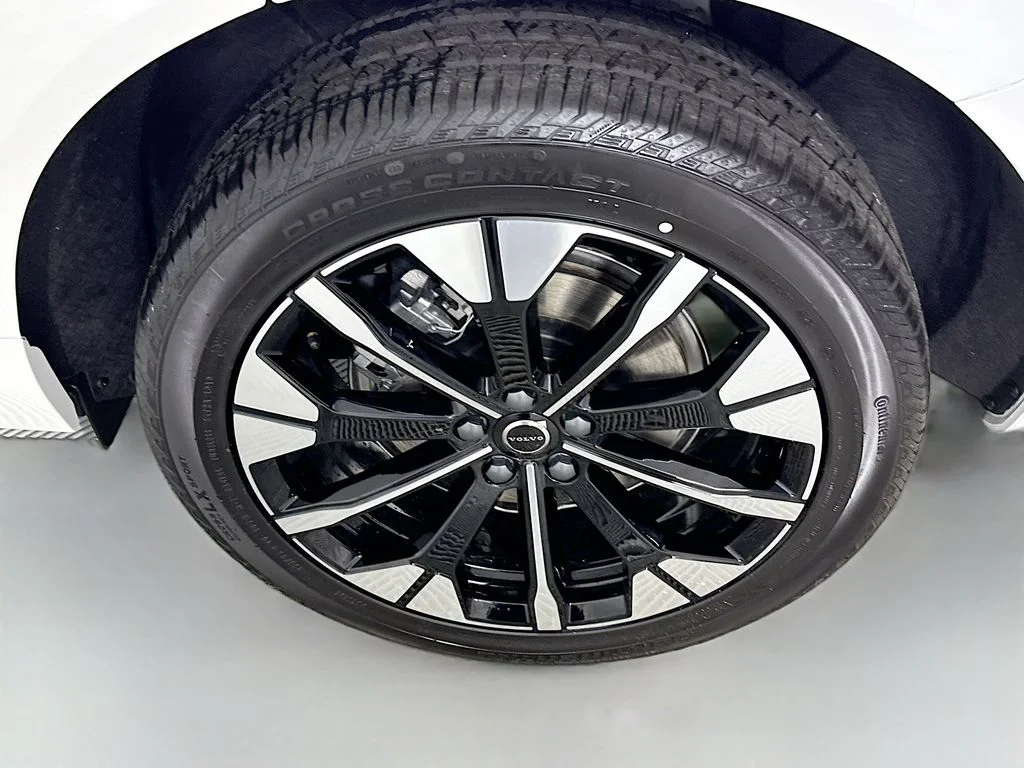 New 2026 Crystal White Volvo T8 Plus image 25