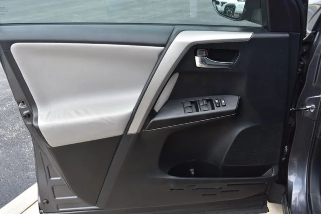 Used 2017 Gray Toyota XLE image 9