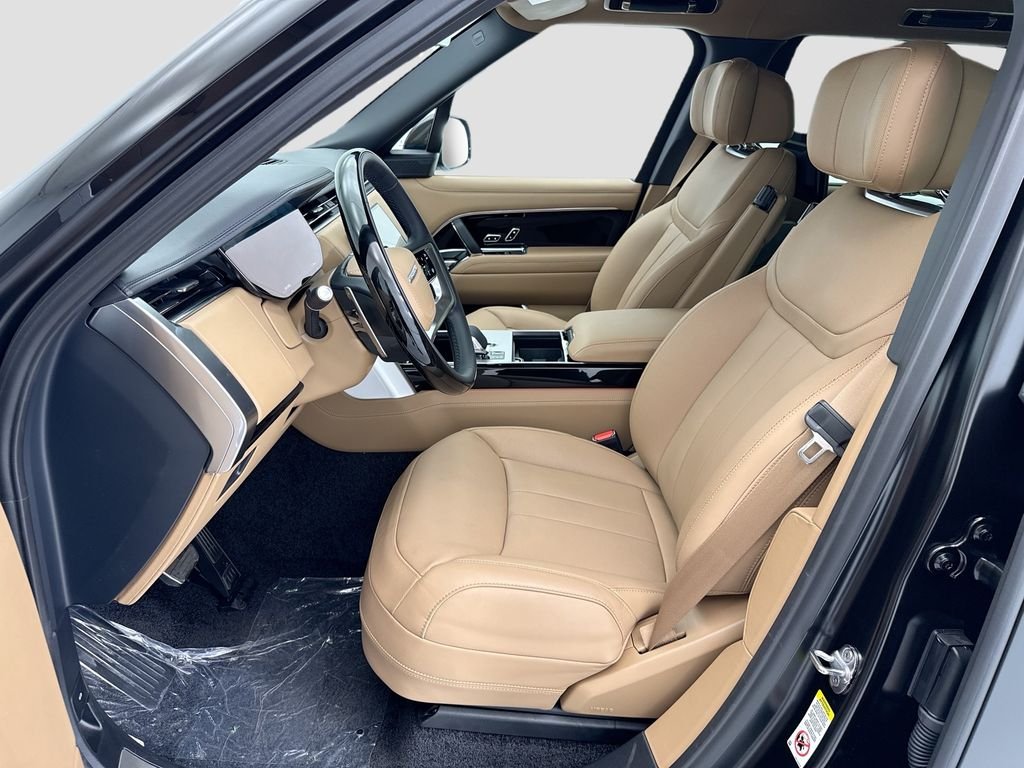 New 2026 Obsidian Black SV Bespoke Ultra Metallic Satin Land Rover Autobiography image 18