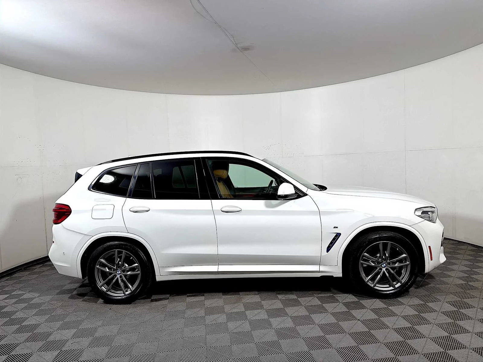 Used 2019 Alpine White BMW xDrive30i image 7