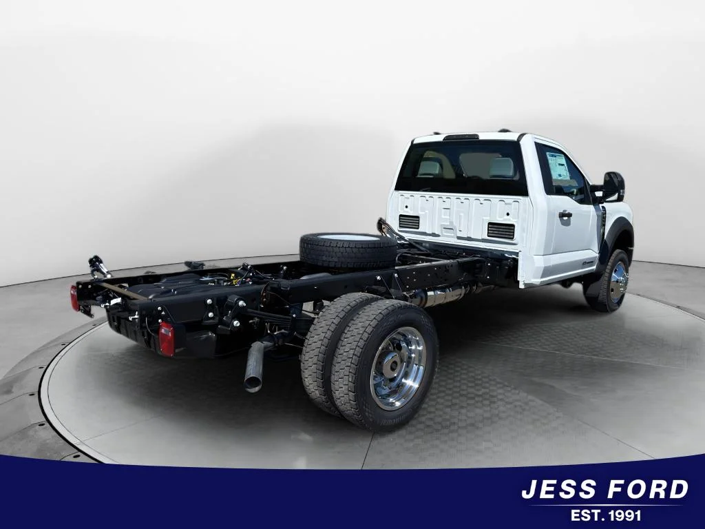 New 2026 Oxford White Ford F-550® XL image 3