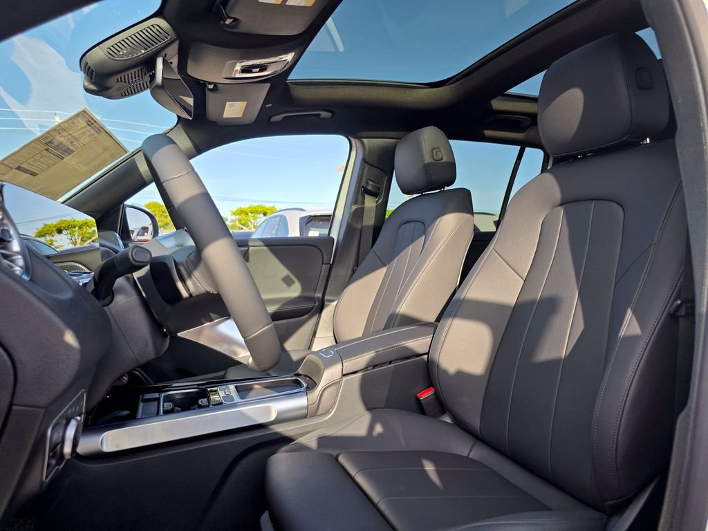 New 2026 White Mercedes-Benz GLB 250 image 18