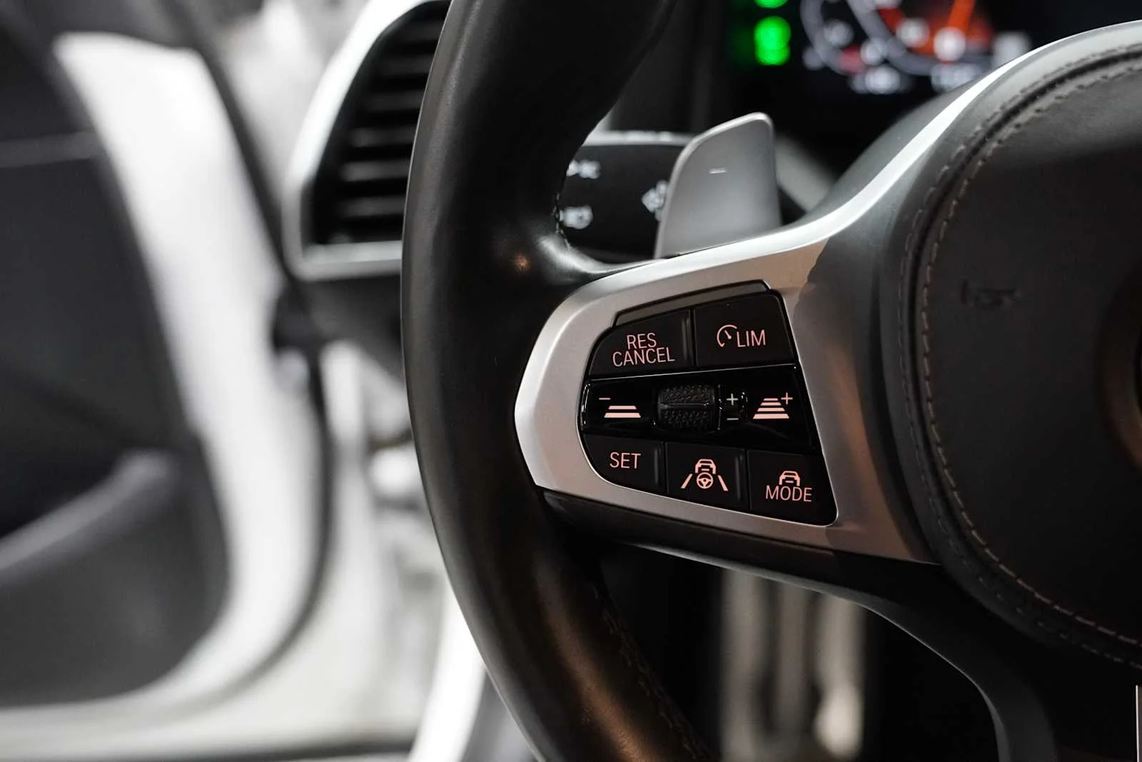 Used 2020 Mineral White Metallic BMW M850i image 21