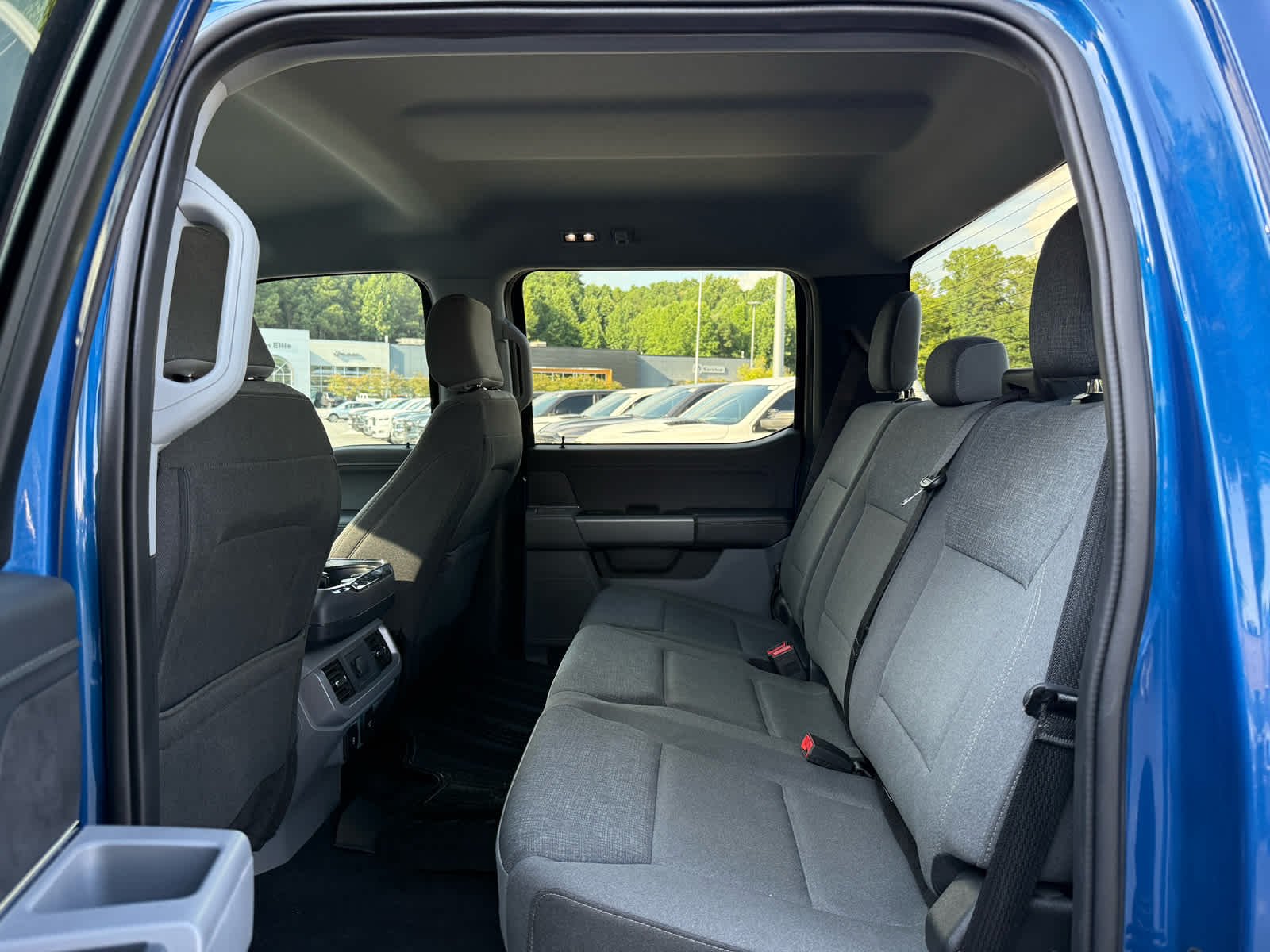 Used 2024 Atlas Blue Metallic Ford XLT image 24