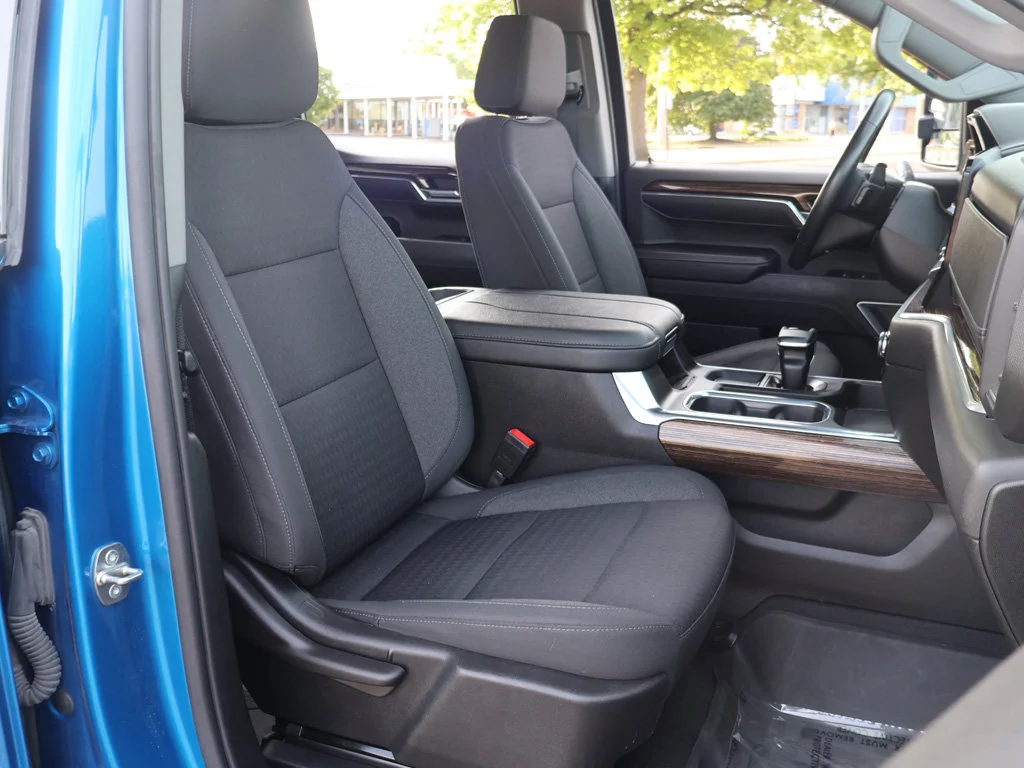 Used 2023 Dynamic Blue Metallic GMC Elevation image 27