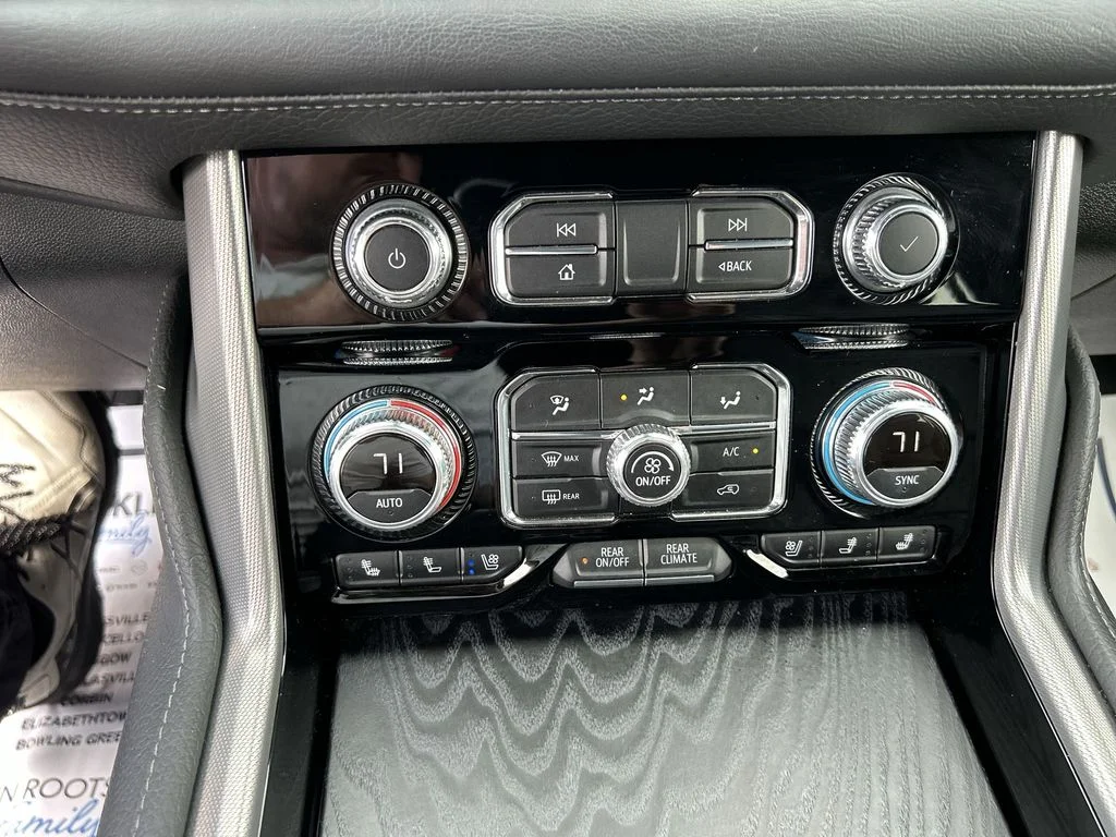 Used 2022 White GMC Denali image 25