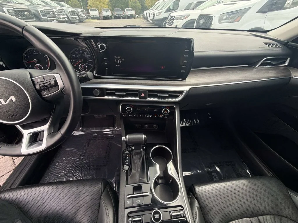 Used 2023 Black Kia EX image 21