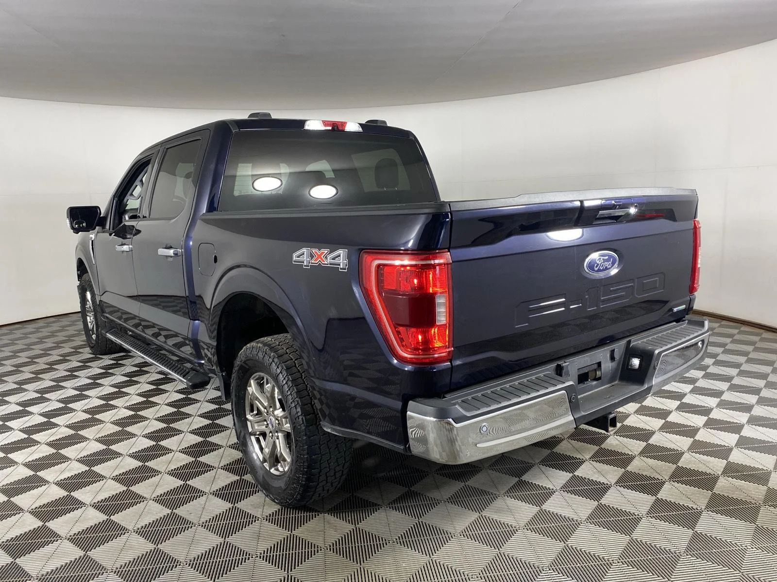 Used 2021 Antimatter Blue Ford XLT image 8