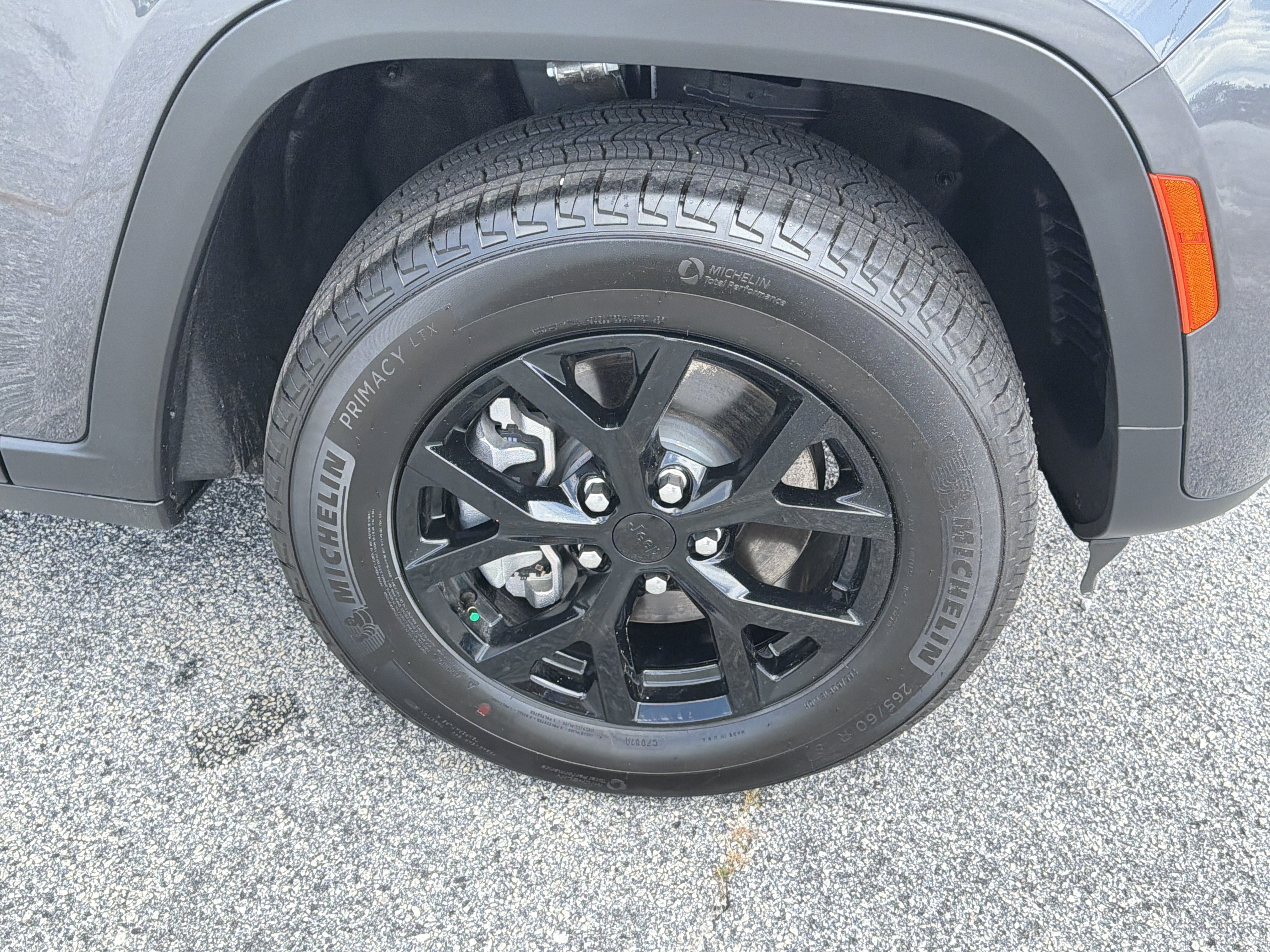 New 2026 Baltic Gray Metallic Clear-Coat Exterior Paint Jeep Laredo Altitude image 12