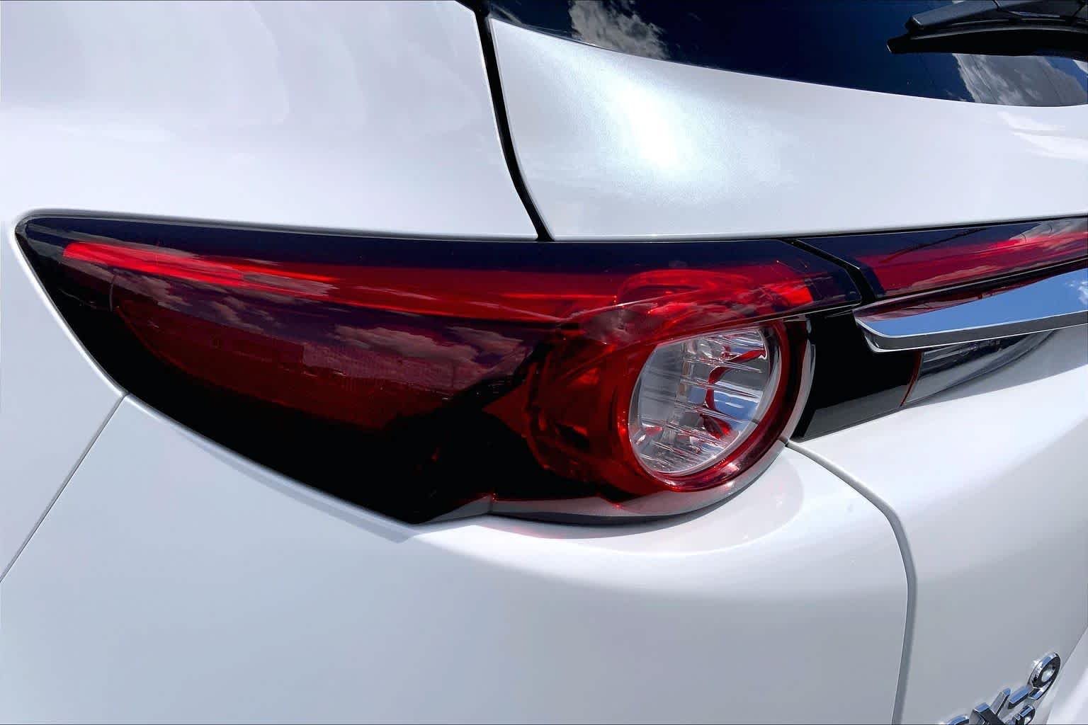 Used 2023 Snowflake White Pearl Mica Mazda Grand Touring image 29