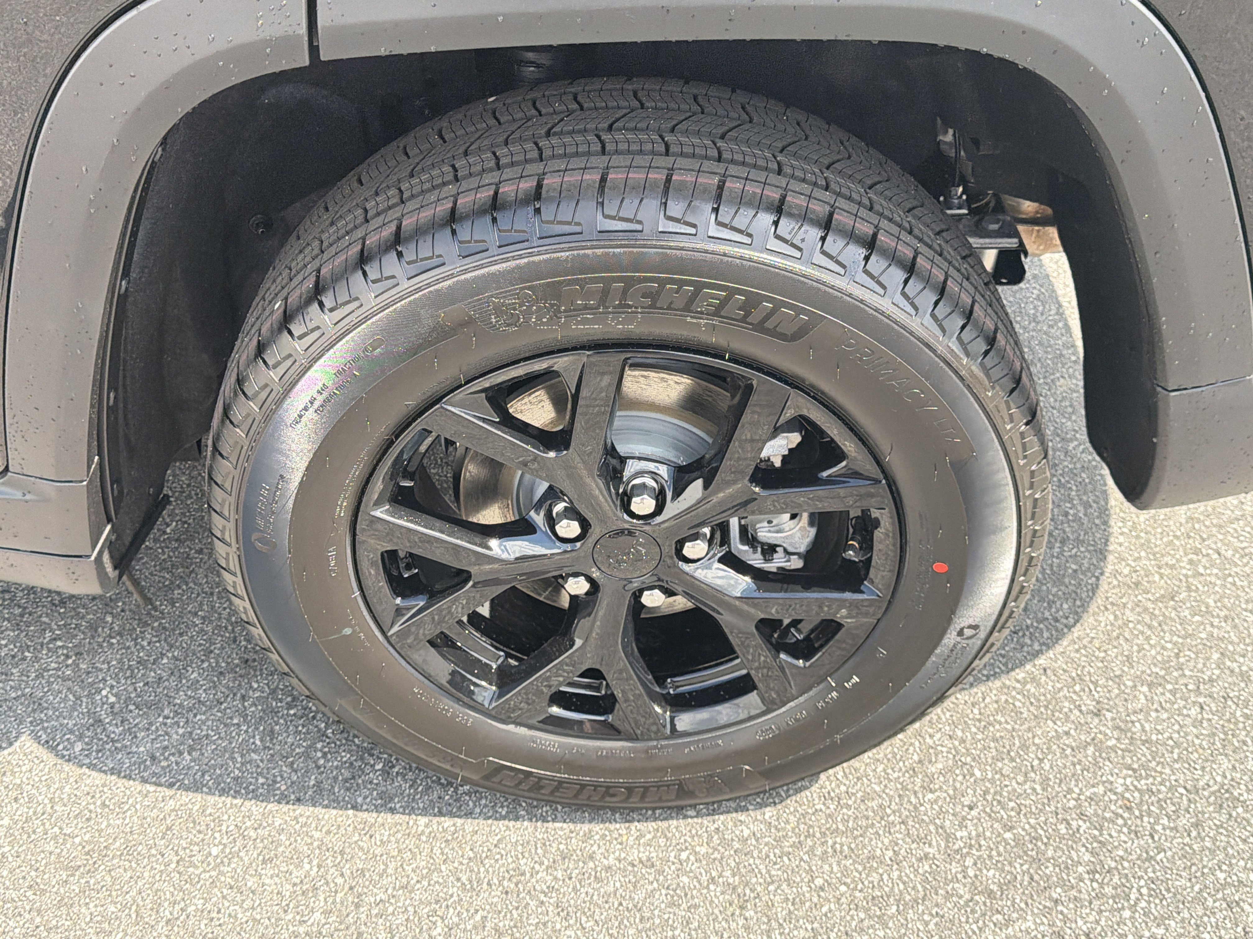 New 2026 Diamond Black Crystal Pearl-Coat Exterior Paint Jeep Altitude image 24