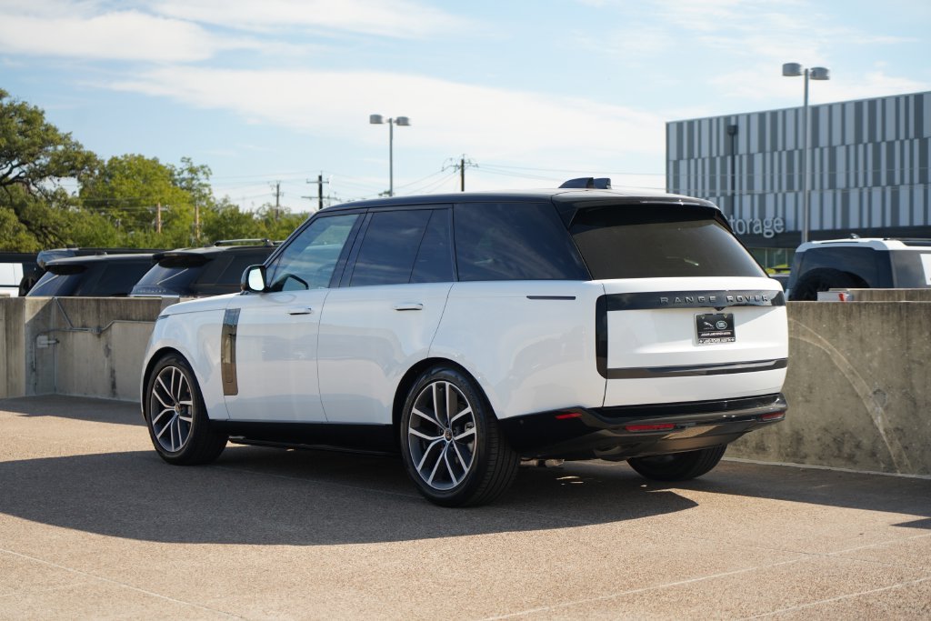 New 2027 Fuji White Land Rover SE image 7