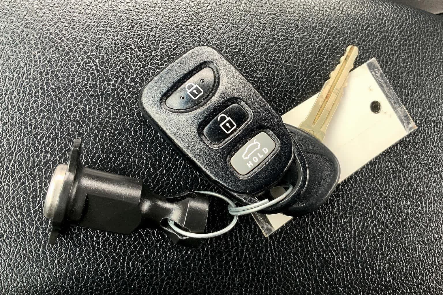 Used 2016 Quartz White Pearl Hyundai SE image 14