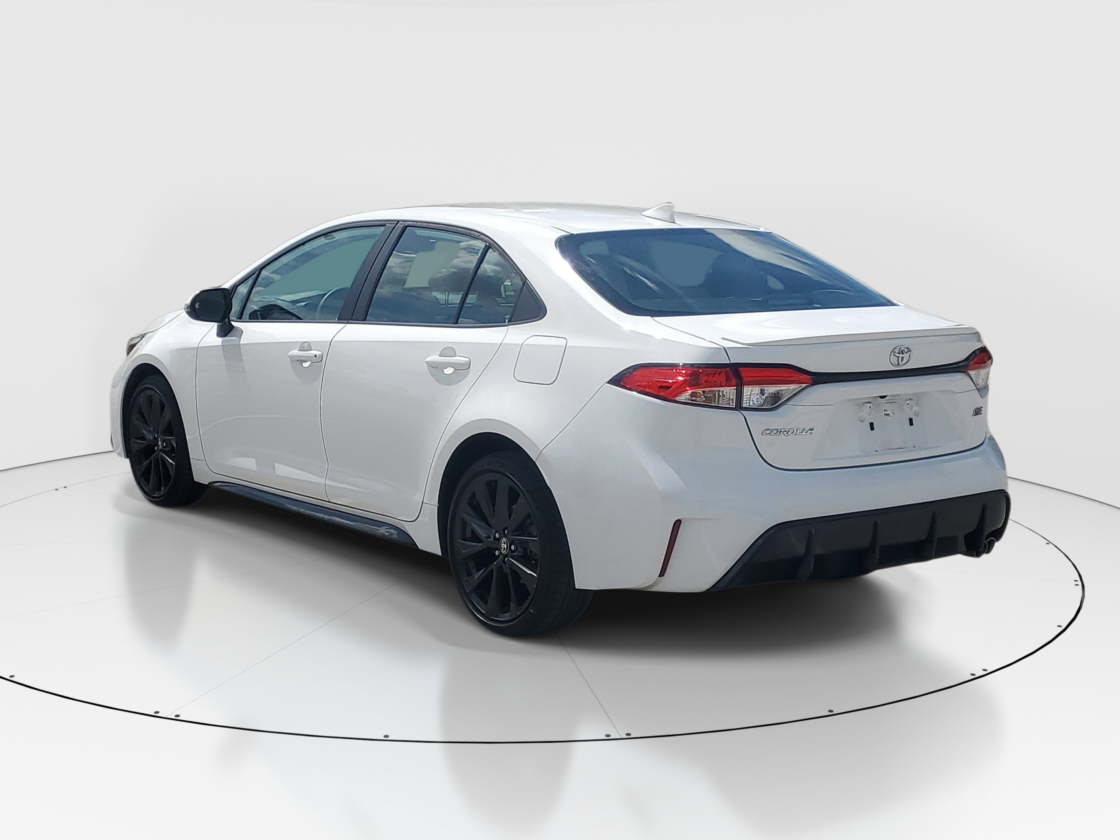 Used 2024 Ice Toyota SE image 5
