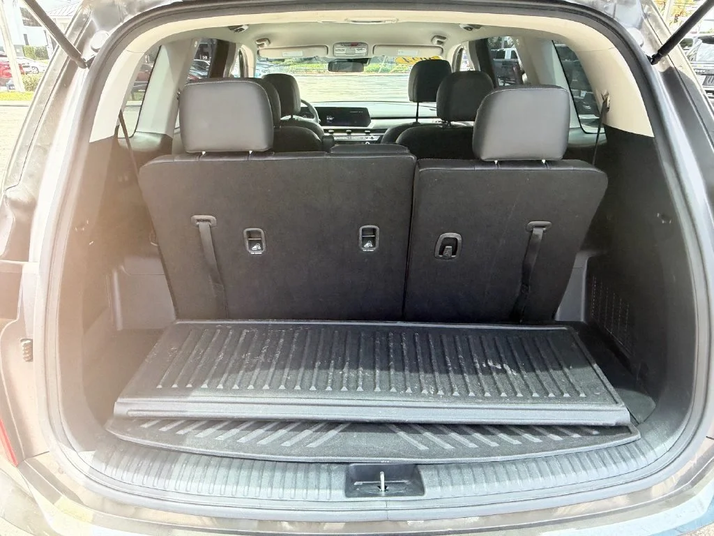 Used 2024 Green Kia S image 15