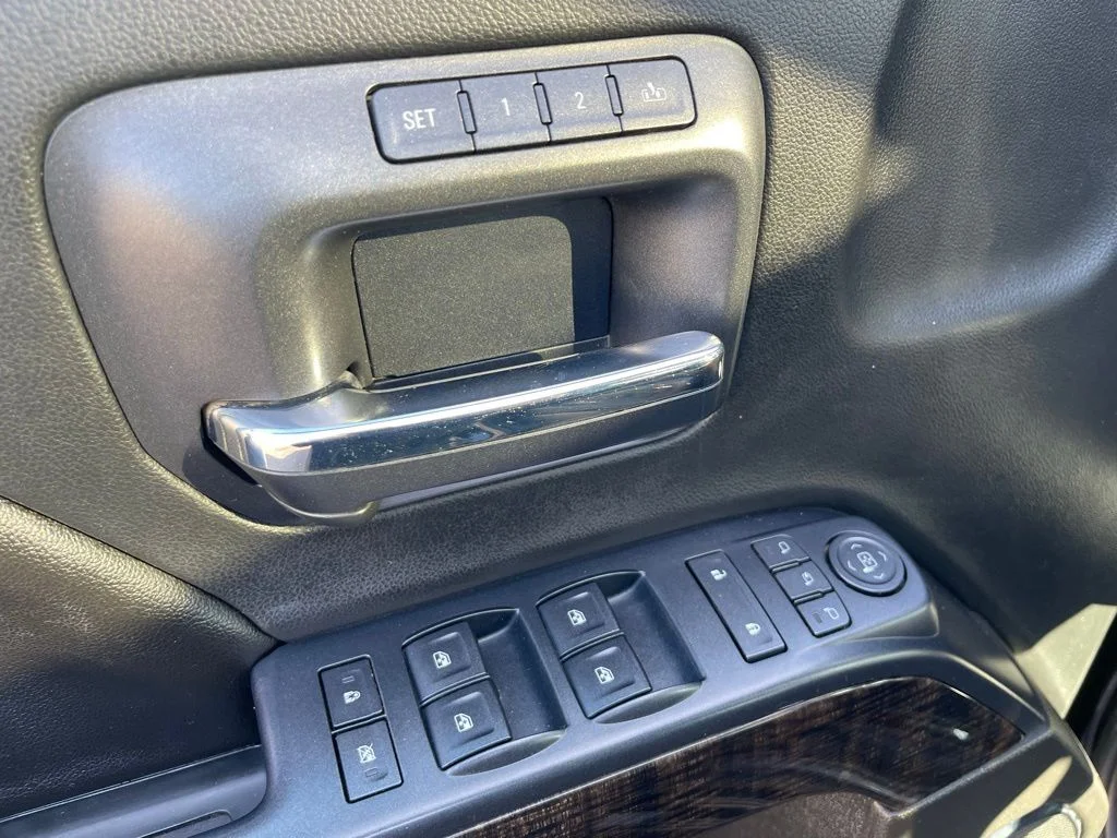 Used 2016 Black GMC Denali image 38
