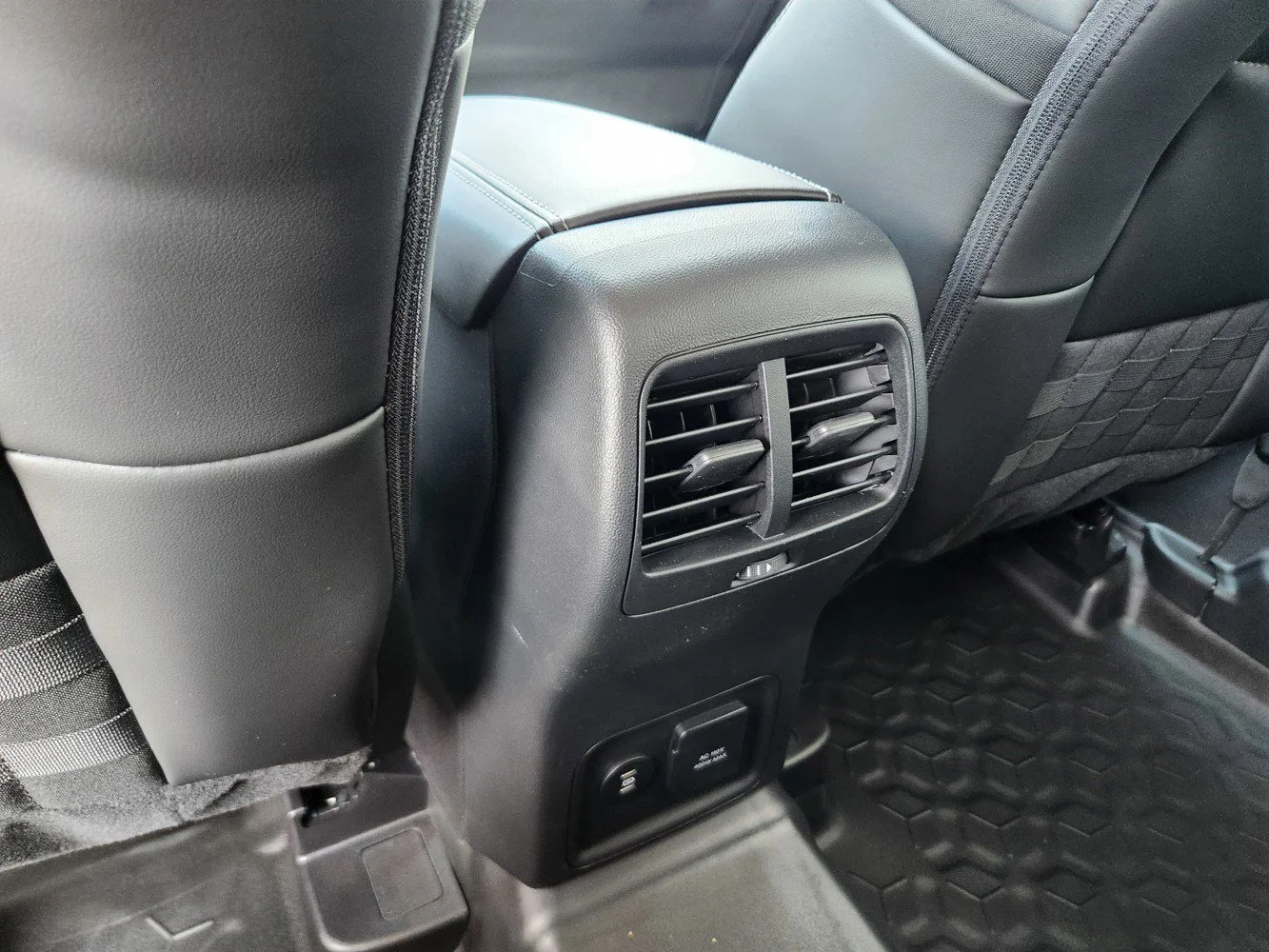 New 2026 Carbonized Gray Metallic Ford Outer Banks image 20