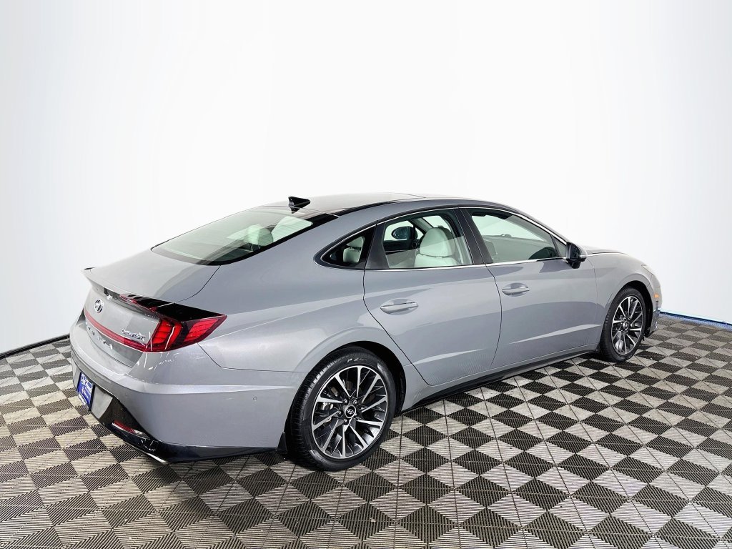 Used 2022 Gray Hyundai Limited image 6