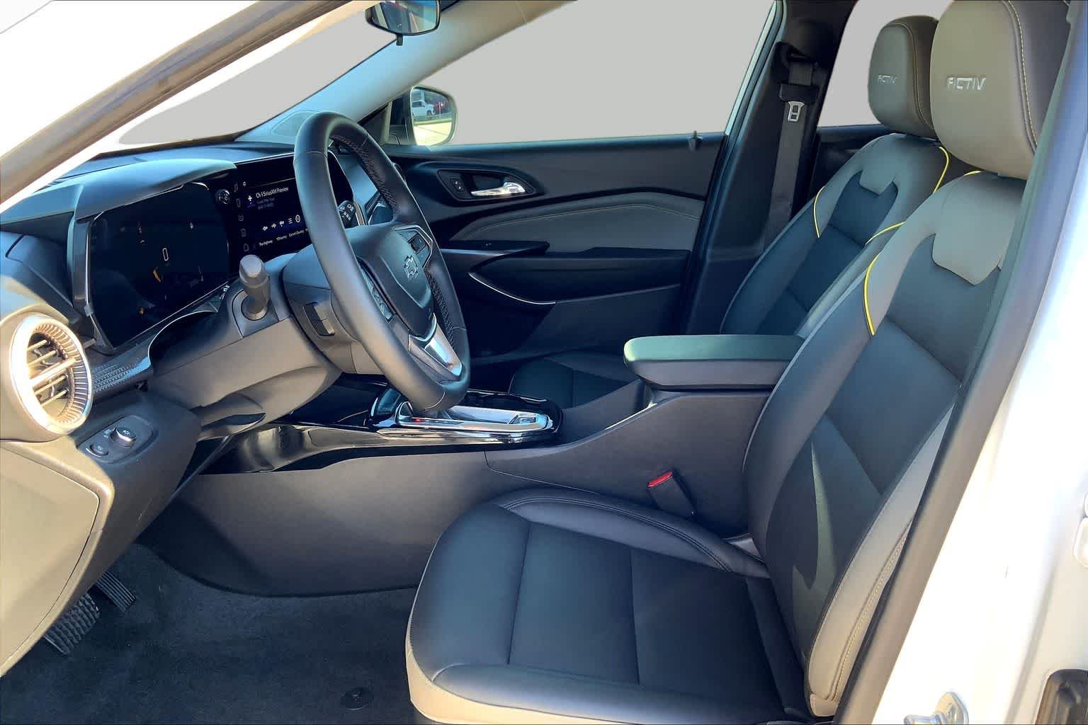 Used 2025 Summit White Chevrolet ACTIV image 8