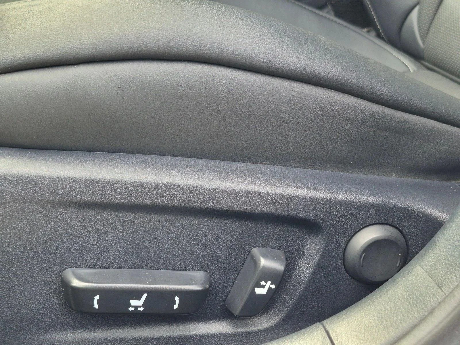 Used 2016 Eminent White Pear Lexus  image 4