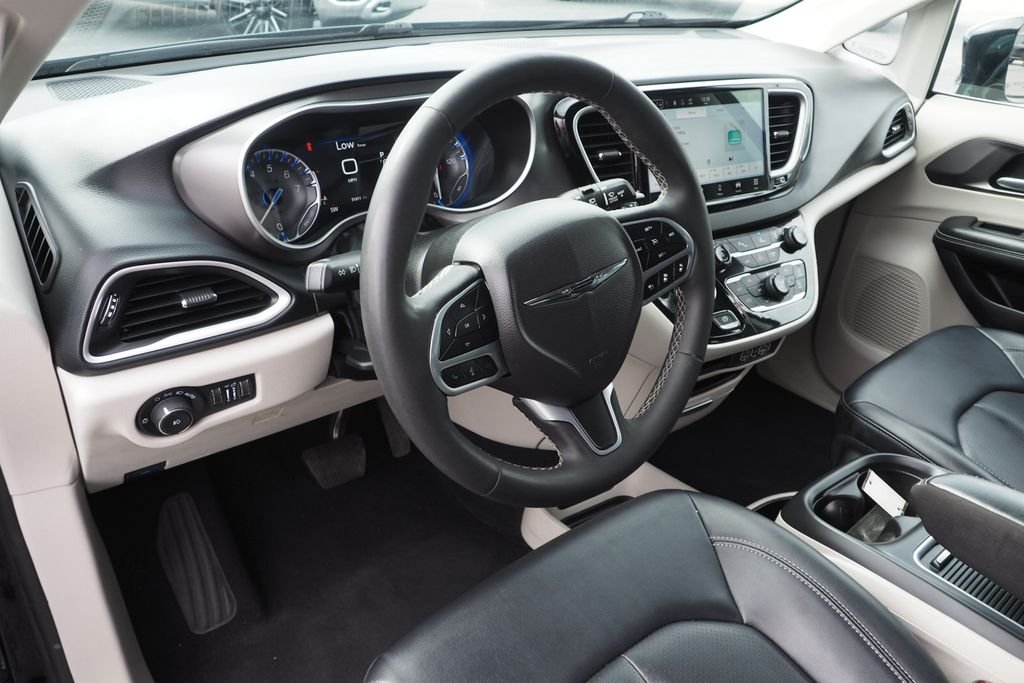 Used 2024 Black Chrysler Touring L image 12
