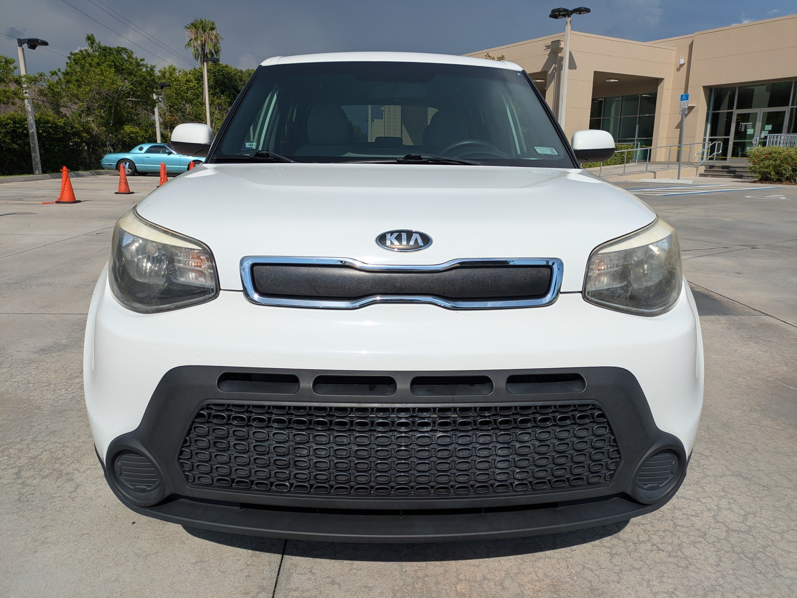 Used 2016 Clear White Kia BASE image 6