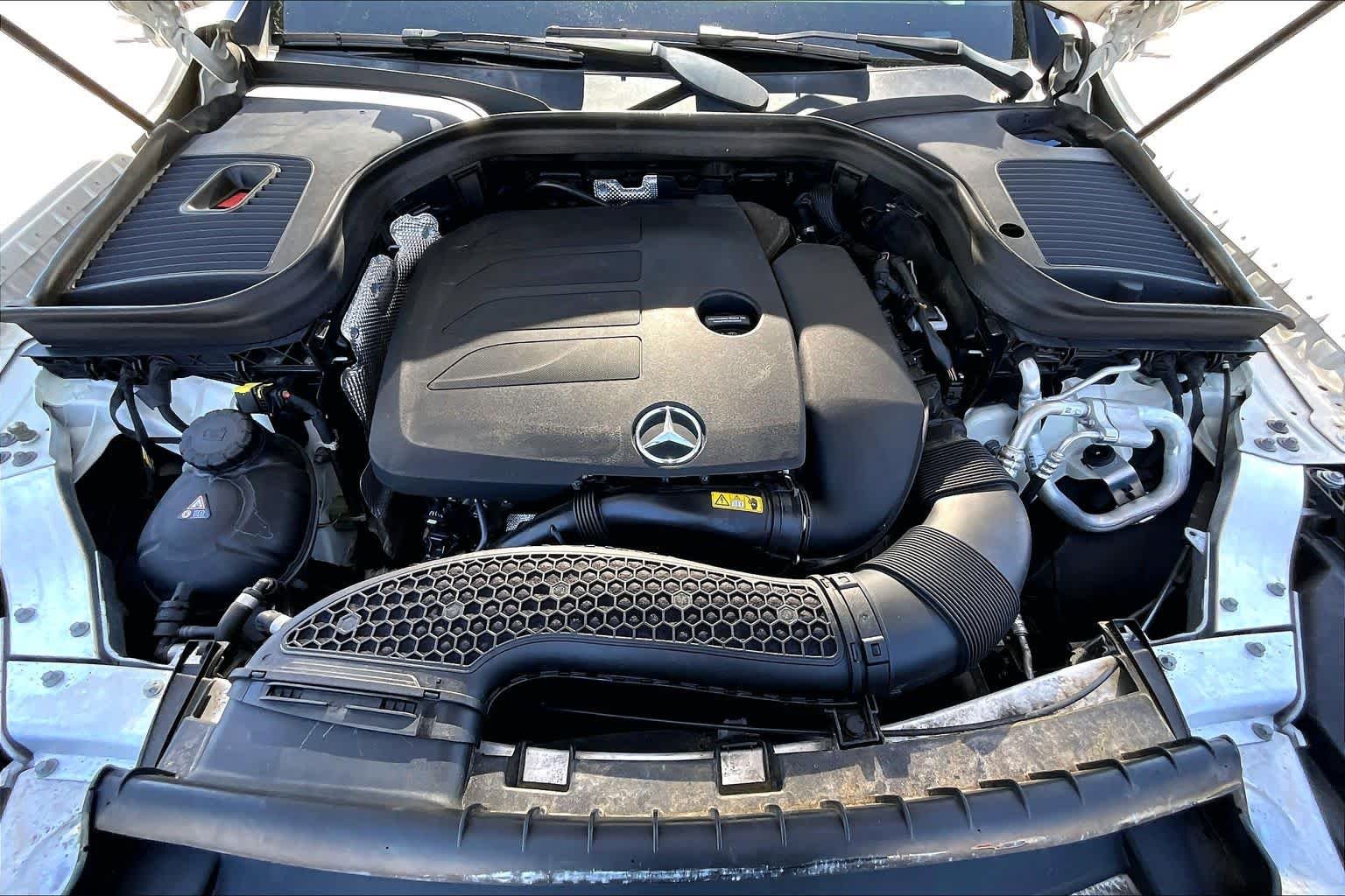 Used 2021 Polar White Mercedes-Benz GLC 300 image 32