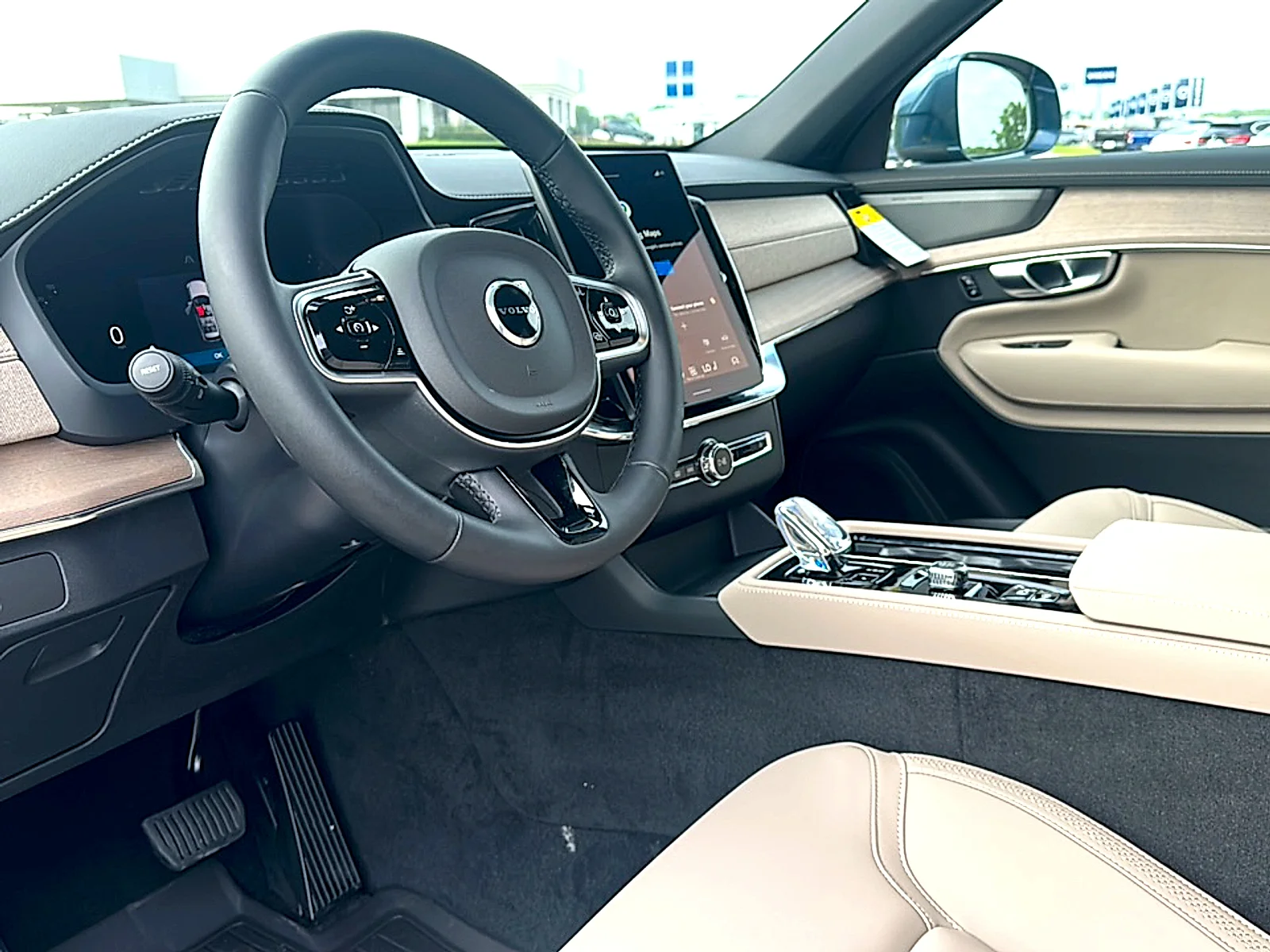 2026 Volvo XC90 Plus - Photo 9