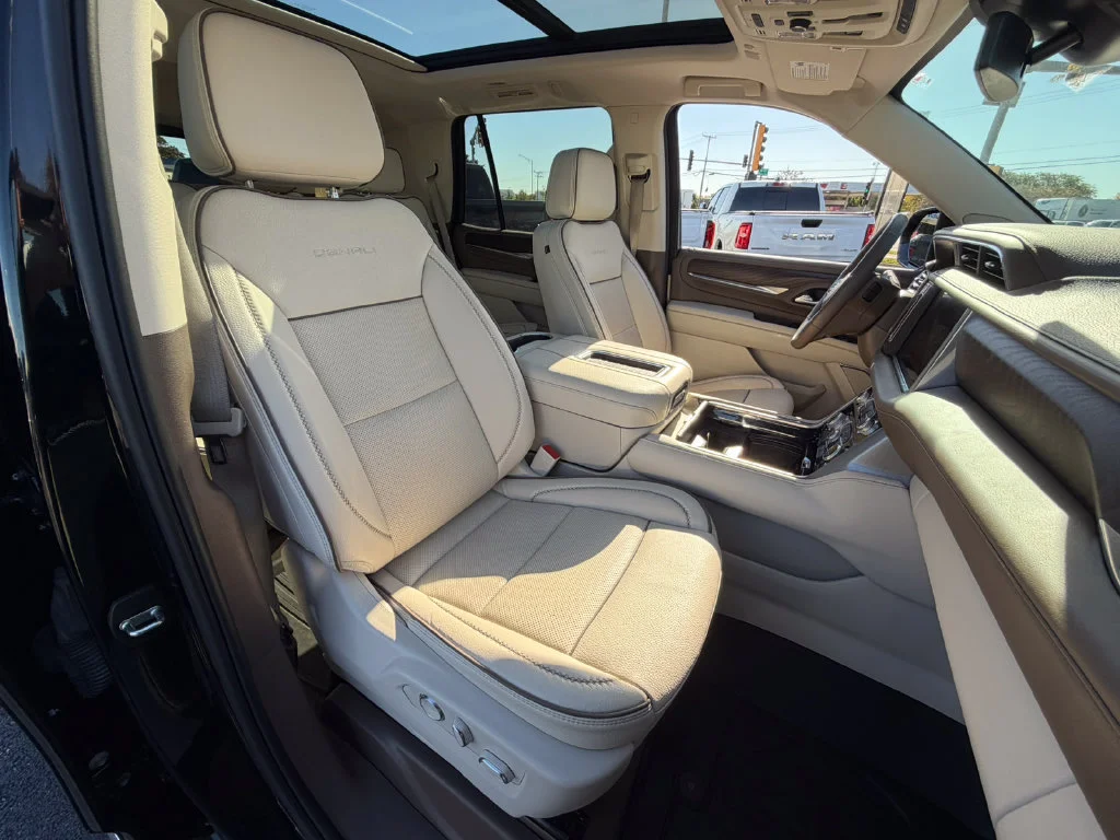 2023 GMC Yukon Denali - Photo 19