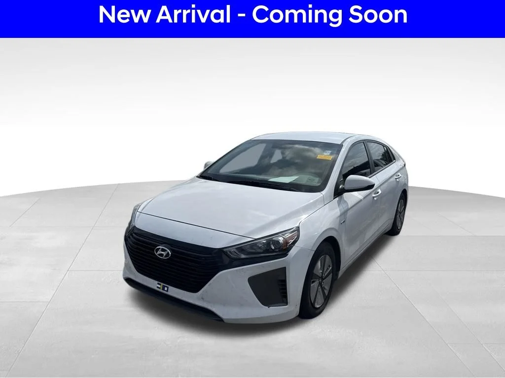 Used 2019 White Hyundai Blue image 2