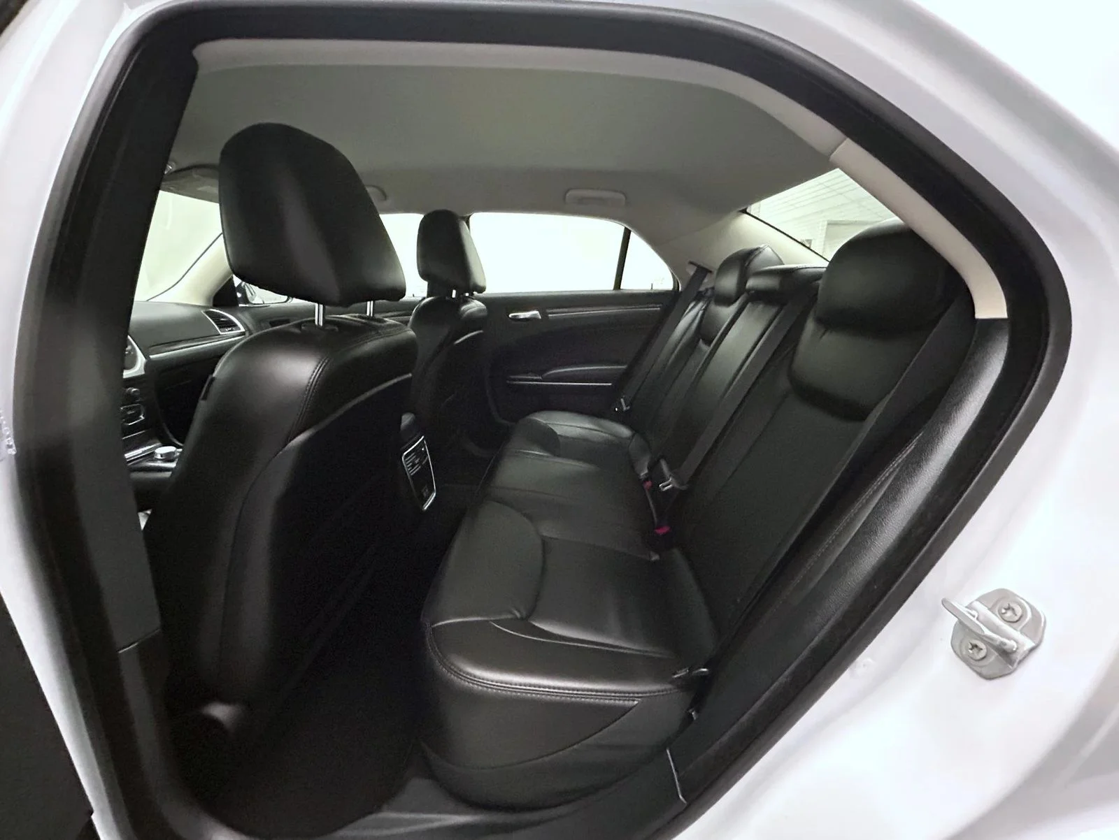 Used 2022 White Chrysler Touring image 19