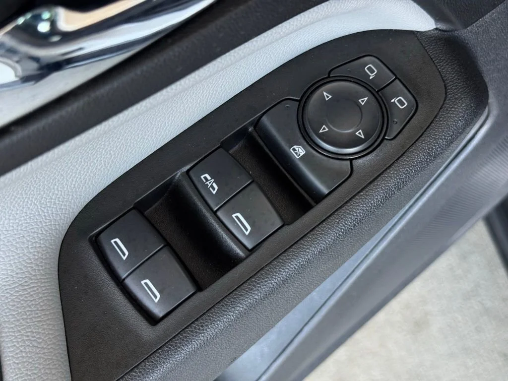 Used 2021 SUMMIT WHITE Chevrolet LS image 25