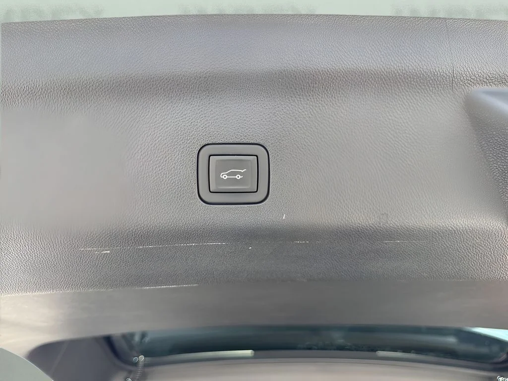 Used 2024 White GMC Denali Ultimate image 35