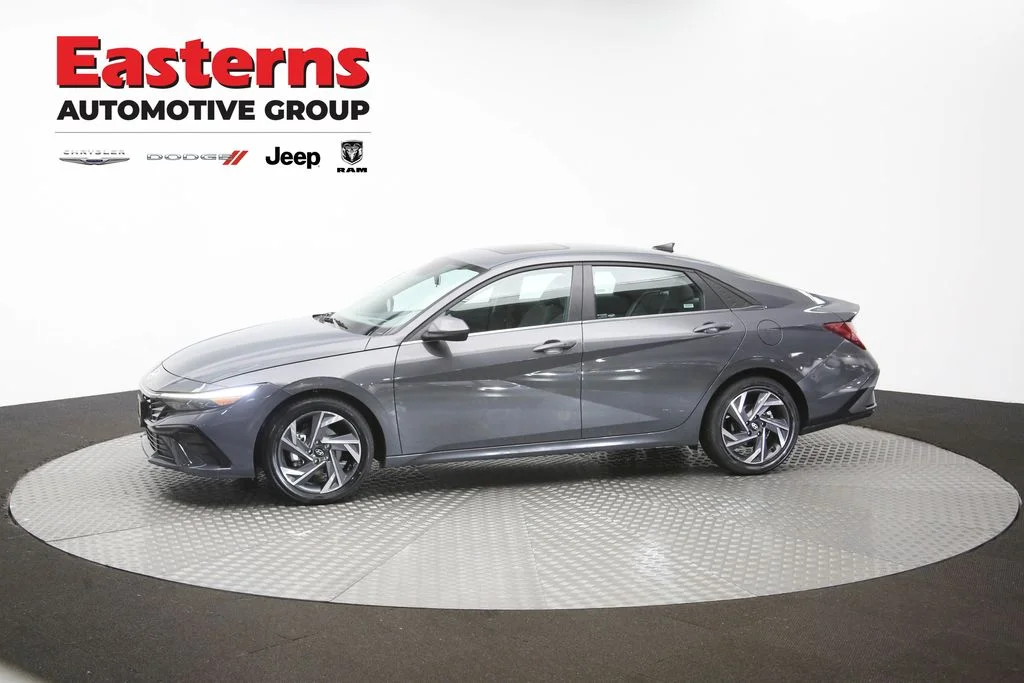 Used 2025 Gray Hyundai SEL Convenience image 59