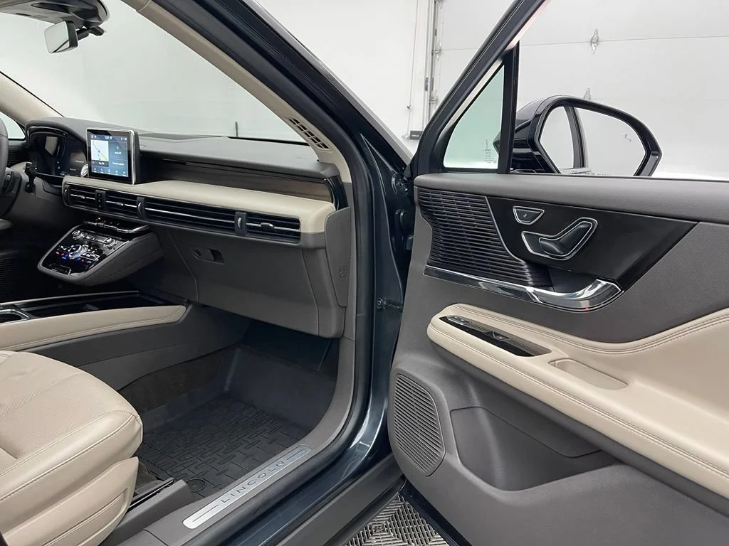 Used 2022 Blue Lincoln Reserve image 33