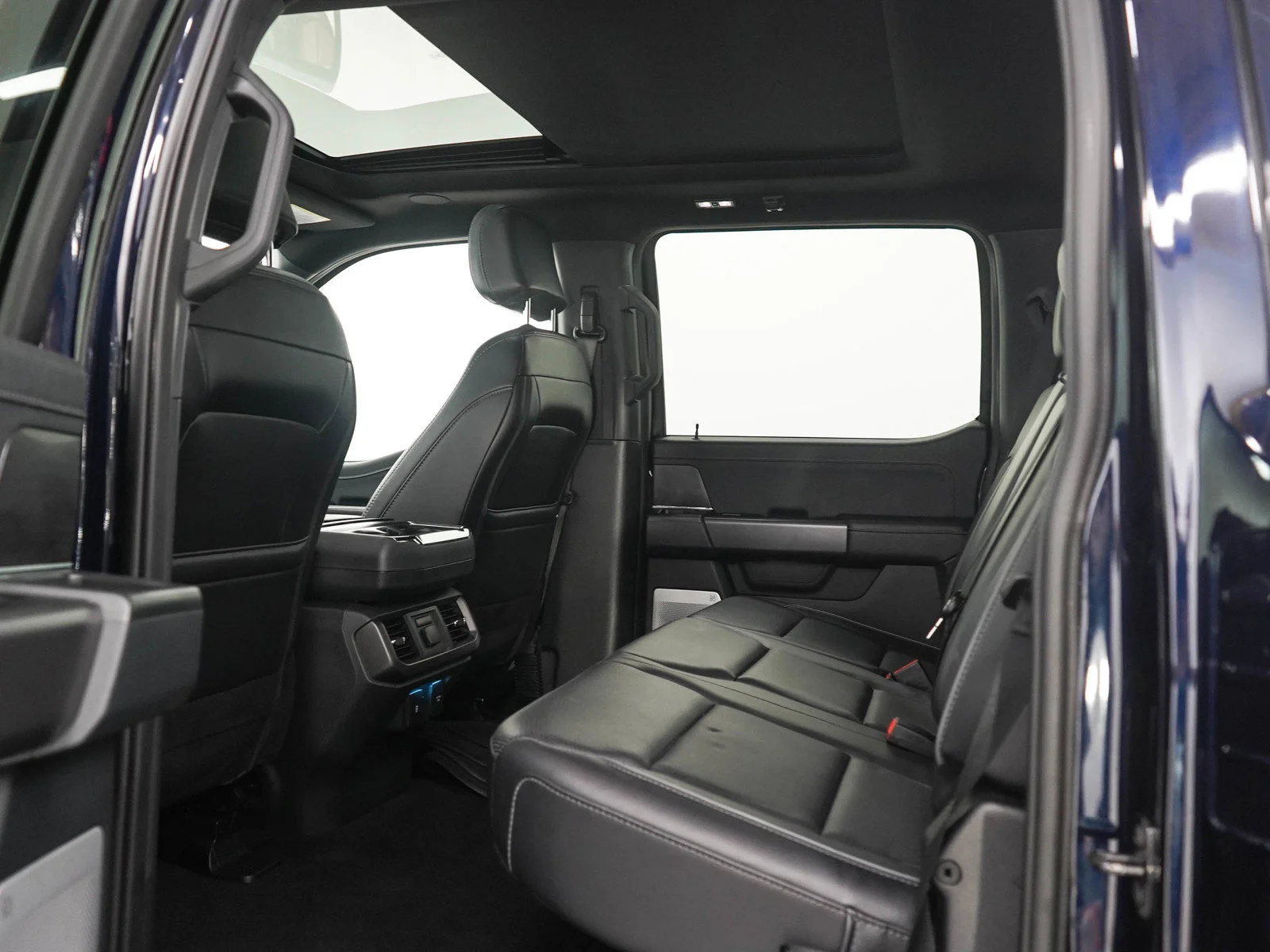 Used 2025 Atlas Blue Metallic Ford LARIAT image 16