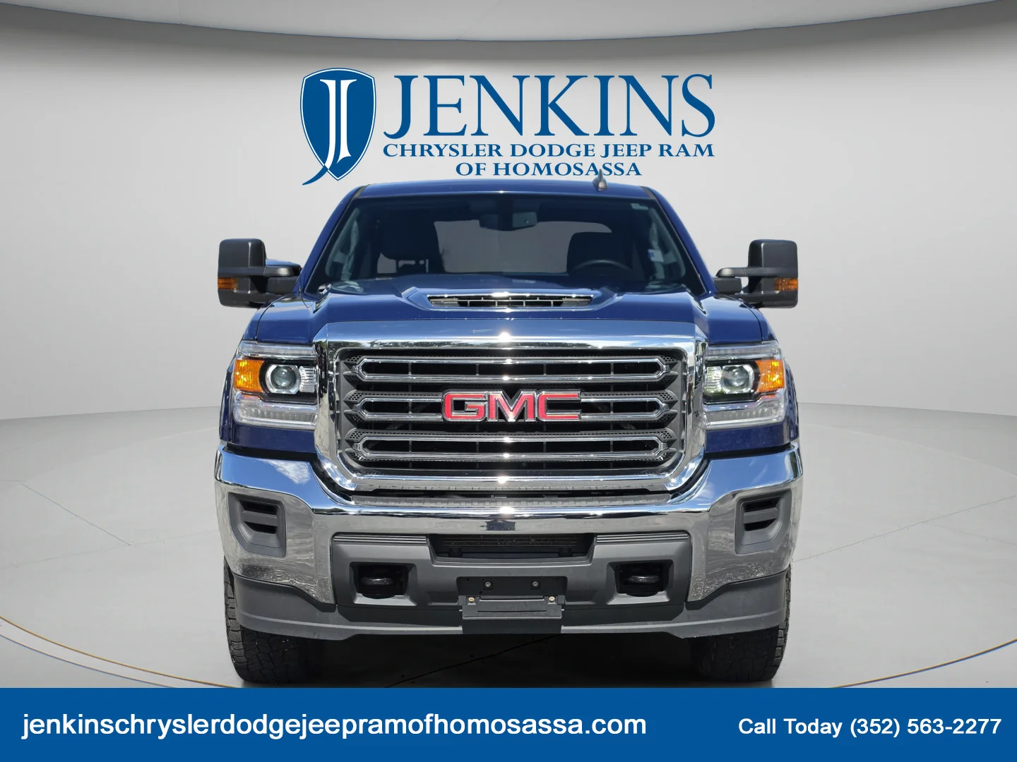 Used 2018 Stone Blue Metallic GMC Base image 12