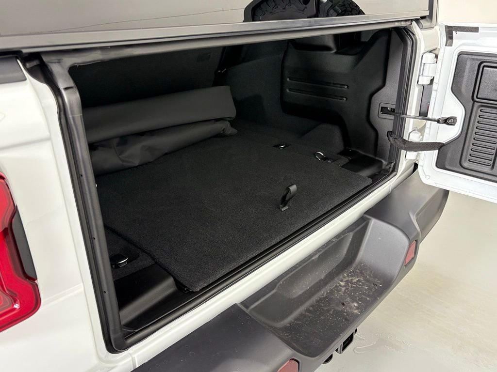 New 2026 Bright White Clearcoat Jeep Rubicon image 36