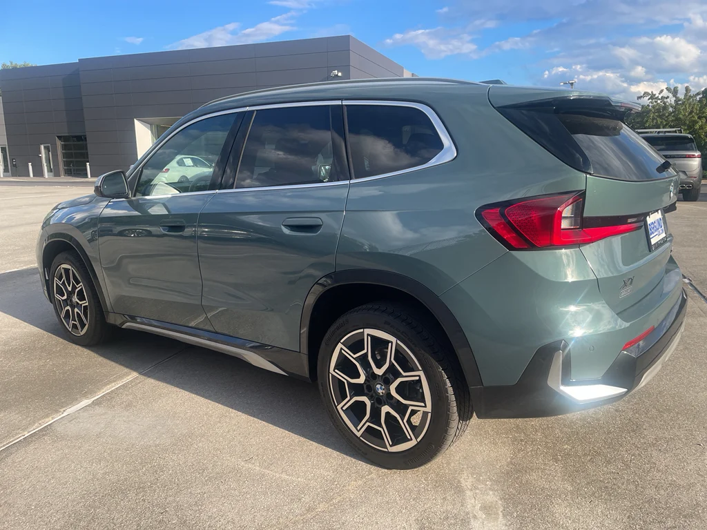 Used 2024 Cape York Green Metallic BMW xDrive28i image 6