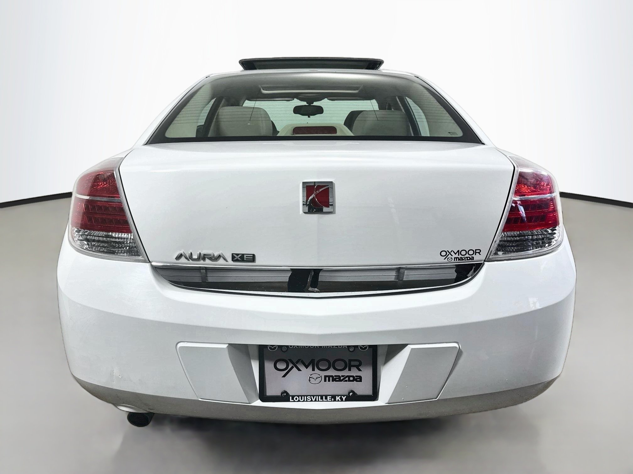 Used 2009 Polar White Saturn XE image 6