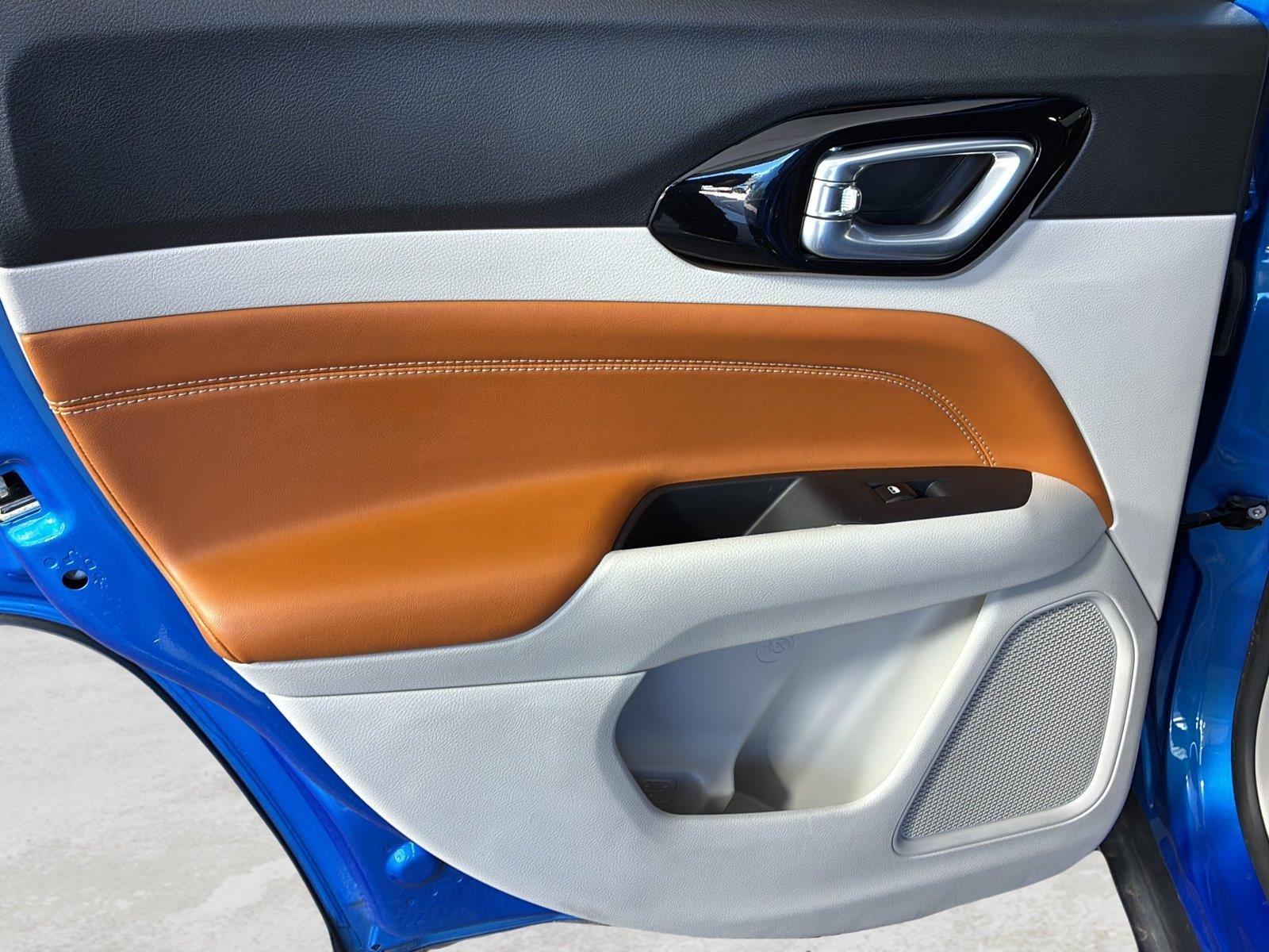 Used 2023 Laser Blue Pearlcoat Jeep Limited image 16