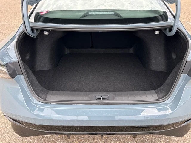 New 2026 Atlantic Gray Metallic / Super Black Two-tone Nissan SR image 23