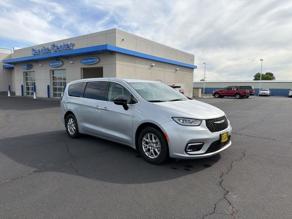 Used 2024 Silver Chrysler Touring L image 23