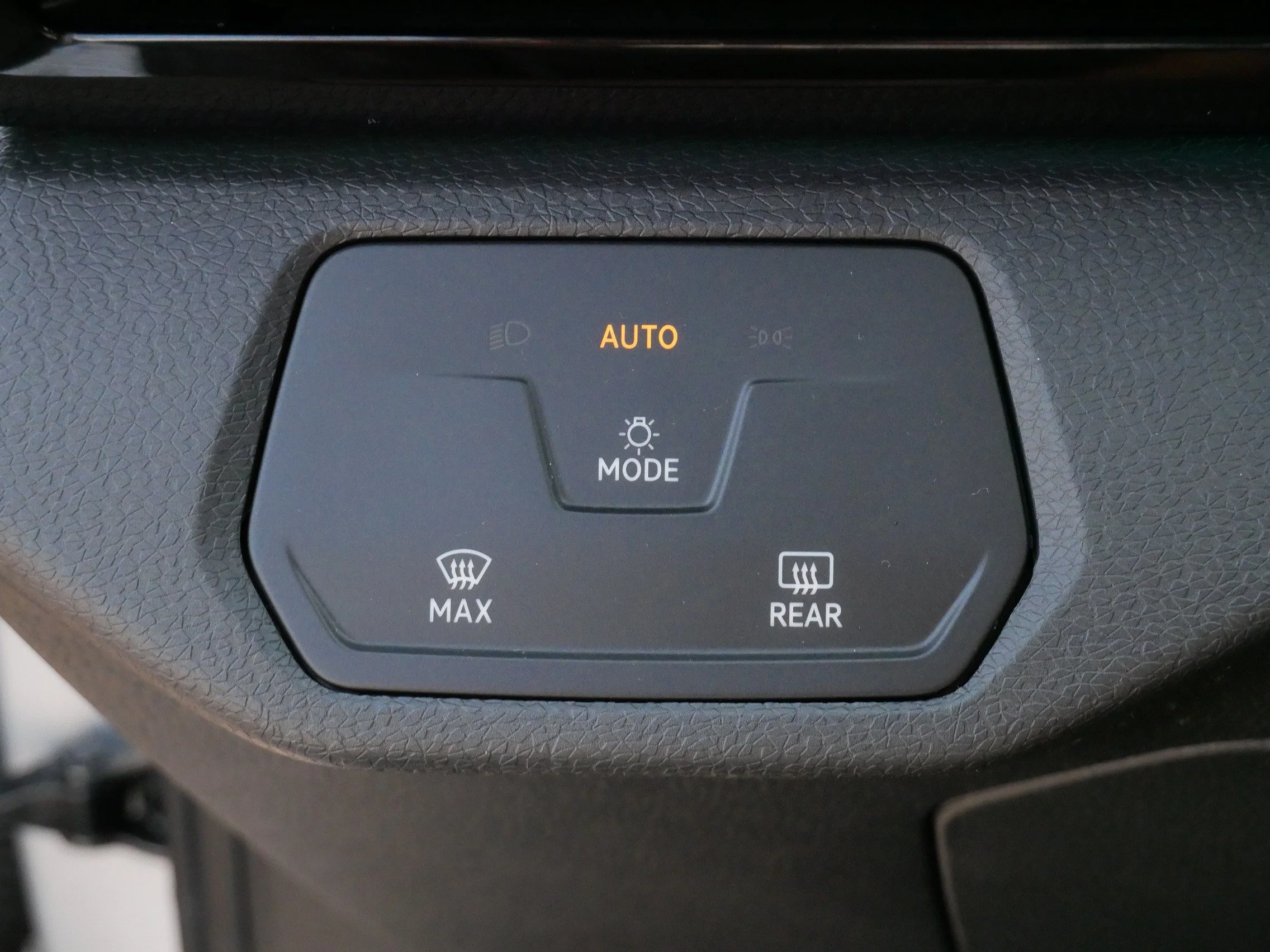 Certified Used 2021 Scale Silver Metallic Volkswagen Pro image 23